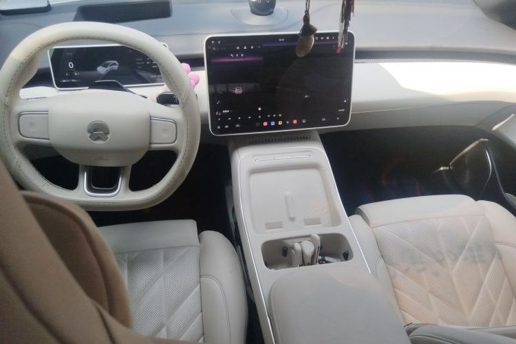 Used Nio ET5T 2025 75 kWh Touring Center Console