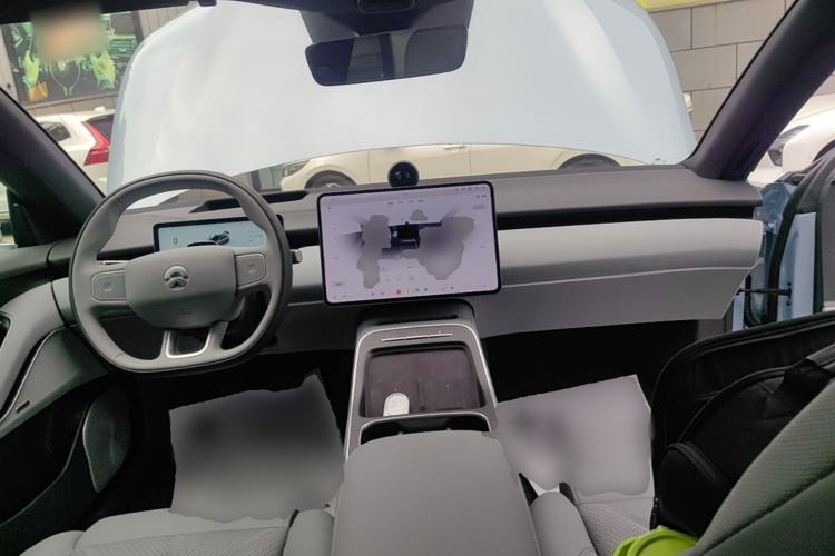Used Nio ET5T 2025 75 kWh Touring Center Console