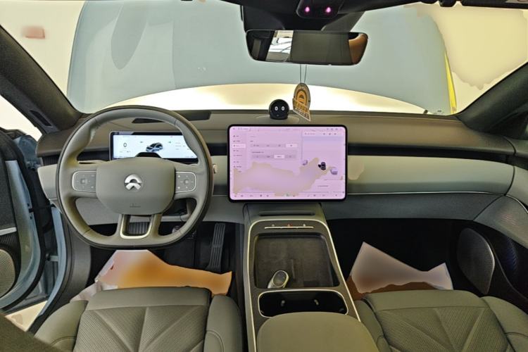 Used Nio ET5T 2025 75 kWh Touring Center Console