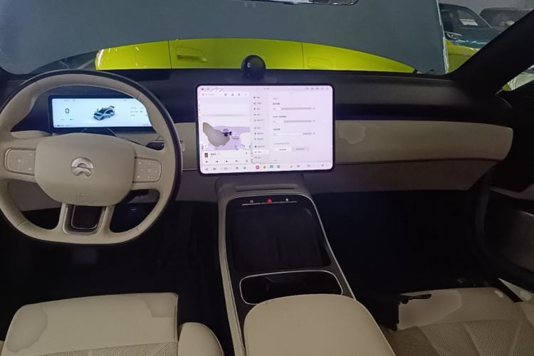 Used Nio ET5T 2025 75 kWh Touring Center Console