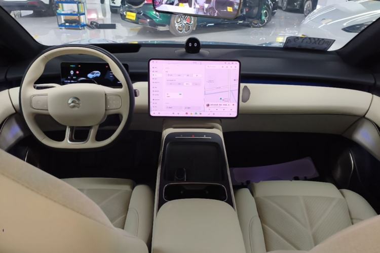 Used Nio ET5T 2025 75 kWh Touring Center Console