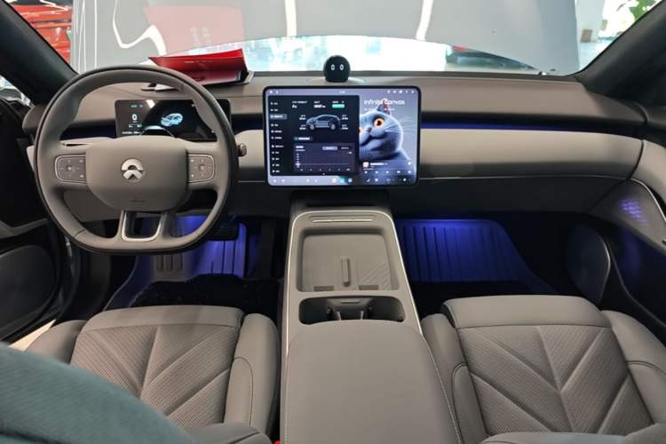 Used Nio ET5T 2025 75 kWh Touring Center Console