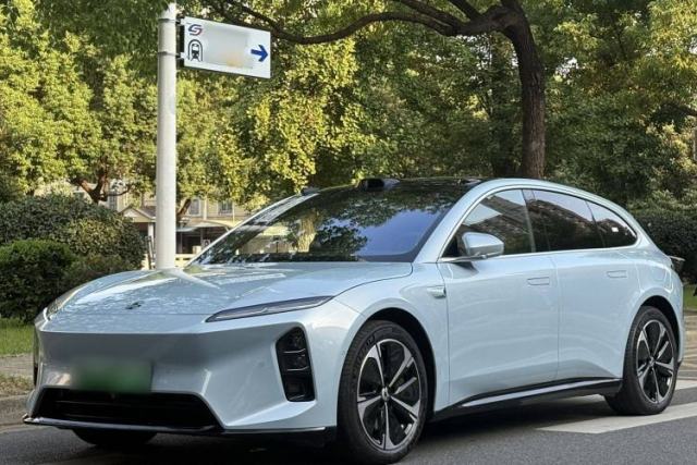 Ojetý Nio ET5T 2025 75 kWh Touring