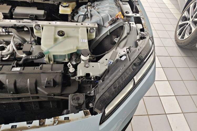 Used Nio ET5T 2025 75 kWh Touring Engine Bay Left
