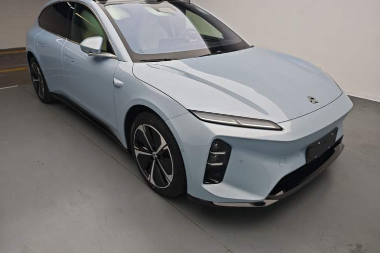 Used Nio ET5T 2025 75 kWh Touring Front Right 45 Deg