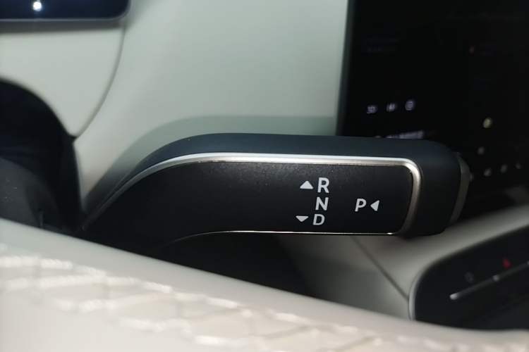 Used Nio ET5T 2025 75 kWh Touring Gear Lever