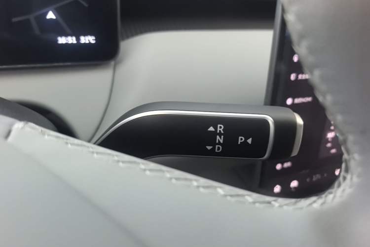 Used Nio ET5T 2025 75 kWh Touring Gear Lever