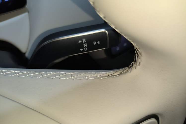 Used Nio ET5T 2025 75 kWh Touring Gear Lever