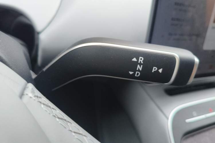 Used Nio ET5T 2025 75 kWh Touring Gear Lever