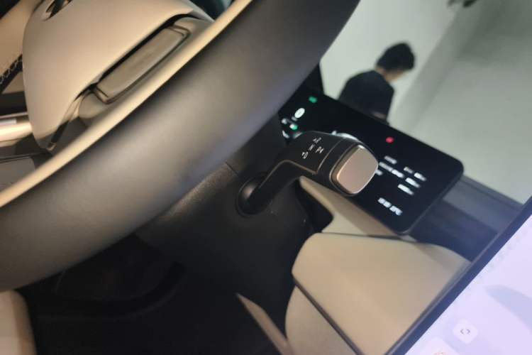 Used Nio ET5T 2025 75 kWh Touring Gear Lever