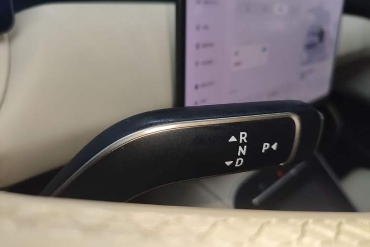 Used Nio ET5T 2025 75 kWh Touring Gear Lever