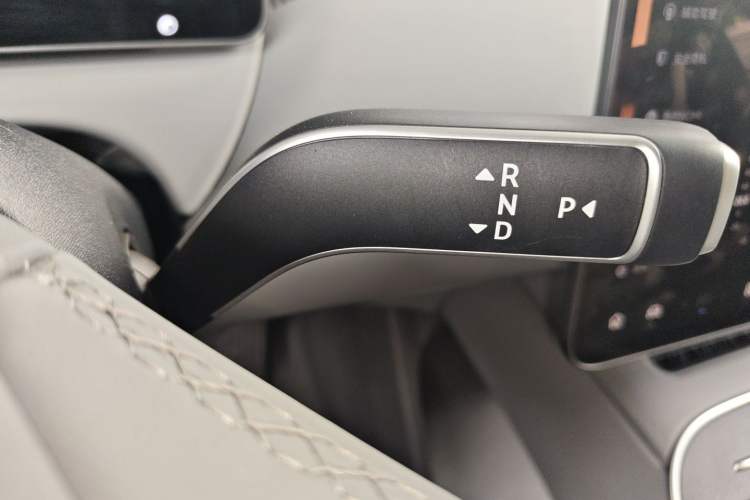 Used Nio ET5T 2025 75 kWh Touring Gear Lever