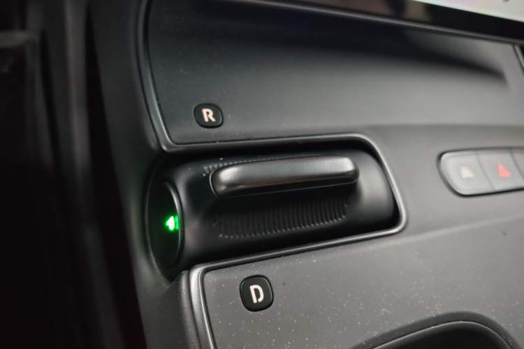 Used Nio ET5T 2025 75 kWh Touring Gear Lever