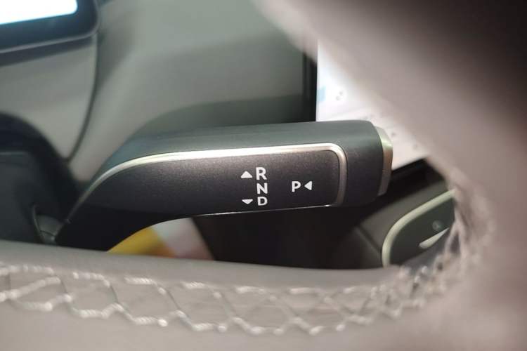 Used Nio ET5T 2025 75 kWh Touring Gear Lever