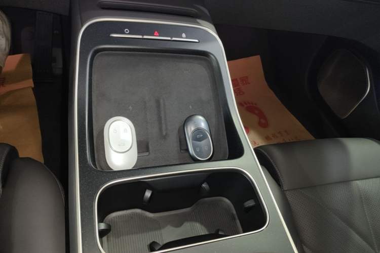 Used Nio ET5T 2025 75 kWh Touring Gear Lever