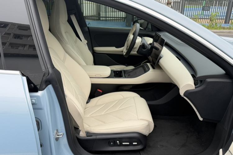 Used Nio ET5T 2025 75 kWh Touring Interior 1
