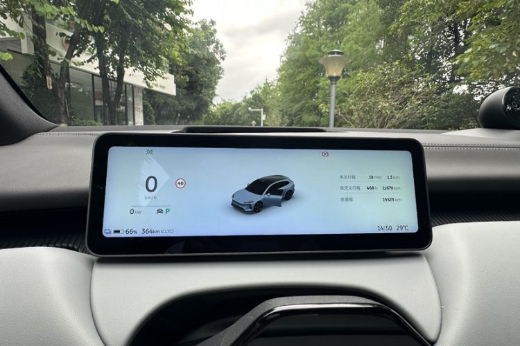 Used Nio ET5T 2025 75 kWh Touring Interior 2