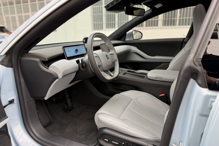 Used Nio ET5T 2025 75 kWh Touring Interior 2