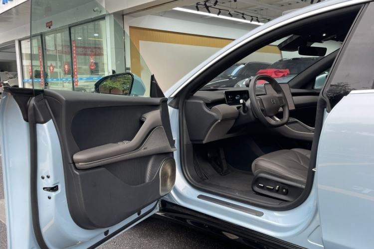 Used Nio ET5T 2025 75 kWh Touring Interior 8