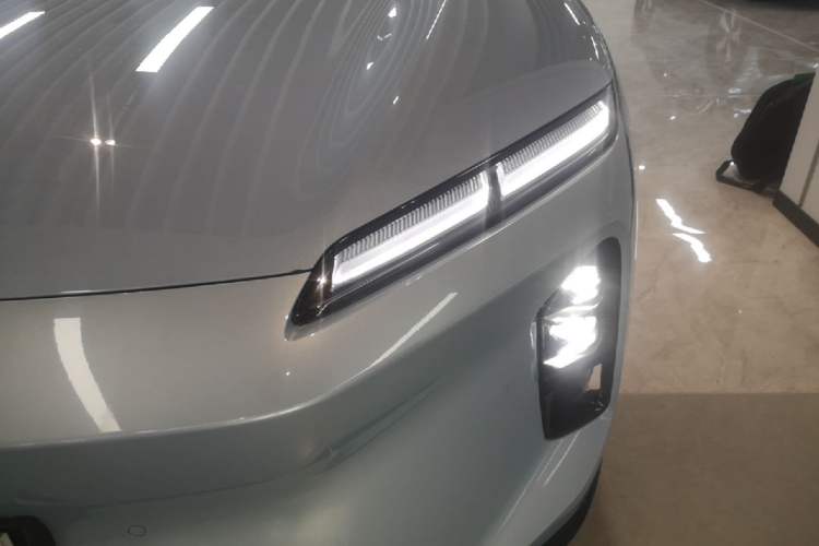 Used Nio ET5T 2025 75 kWh Touring Left Front Headlight