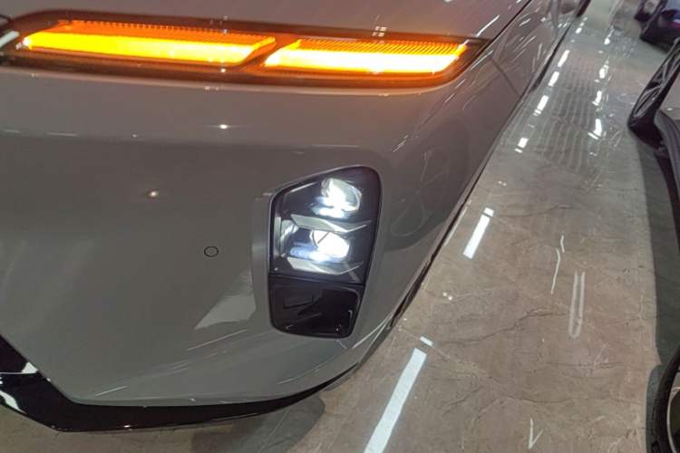 Used Nio ET5T 2025 75 kWh Touring Left Front Headlight
