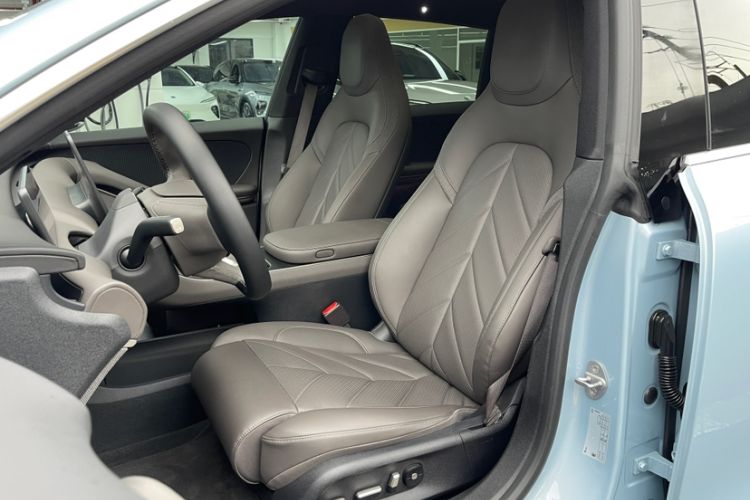 Used Nio ET5T 2025 75 kWh Touring Left Front Seat
