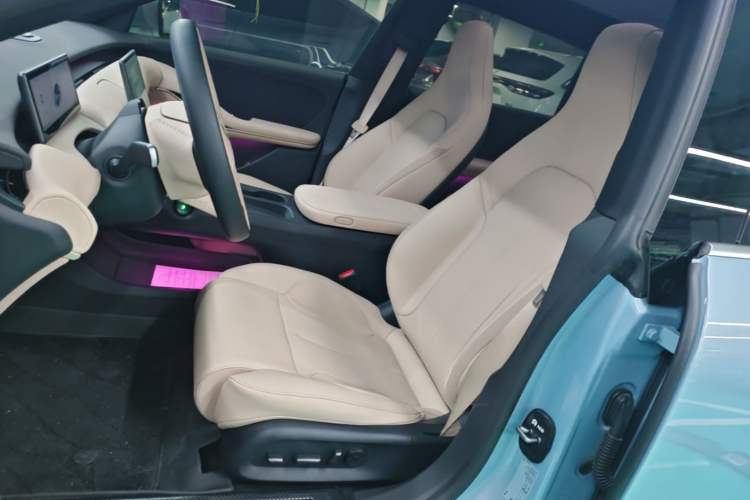 Used Nio ET5T 2025 75 kWh Touring Left Front Seat
