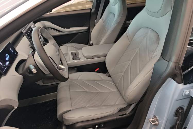 Used Nio ET5T 2025 75 kWh Touring Left Front Seat