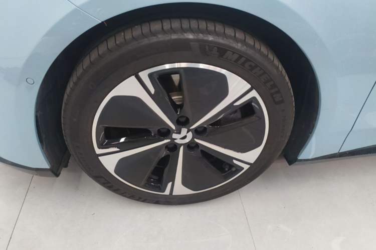 Used Nio ET5T 2025 75 kWh Touring Left Front Wheel Hub