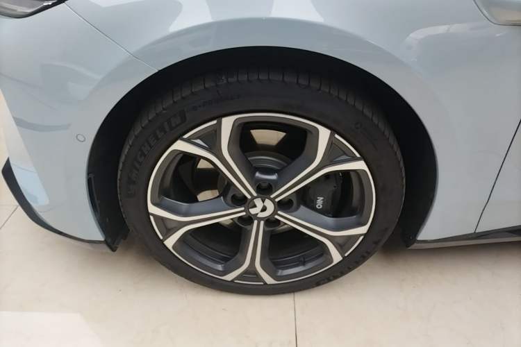 Used Nio ET5T 2025 75 kWh Touring Left Front Wheel Hub