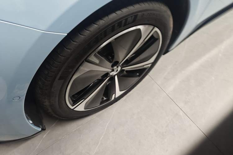 Used Nio ET5T 2025 75 kWh Touring Left Front Wheel Hub