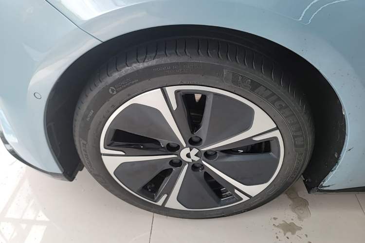 Used Nio ET5T 2025 75 kWh Touring Left Front Wheel Hub
