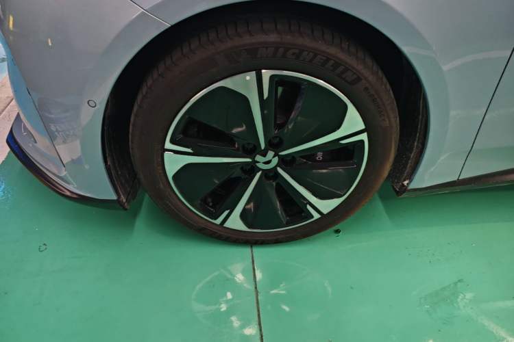 Used Nio ET5T 2025 75 kWh Touring Left Front Wheel Hub