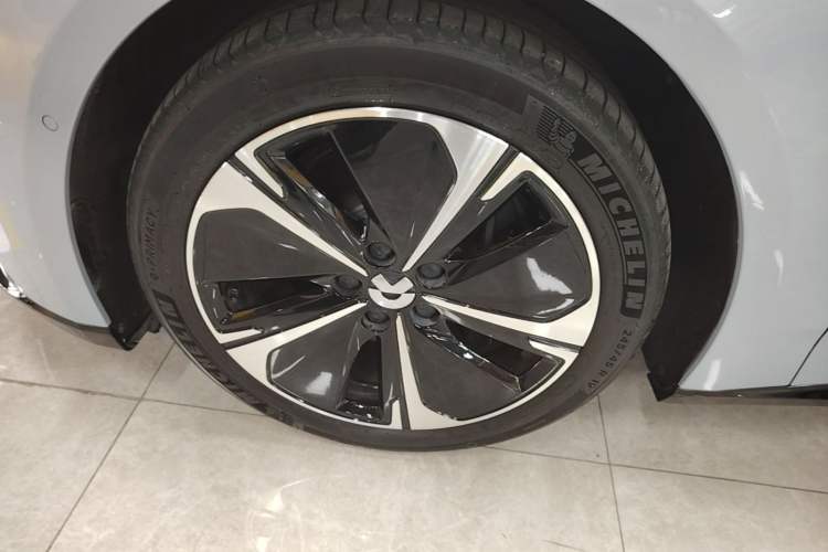 Used Nio ET5T 2025 75 kWh Touring Left Front Wheel Hub