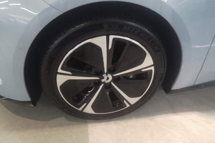 Used Nio ET5T 2025 75 kWh Touring Left Front Wheel Hub
