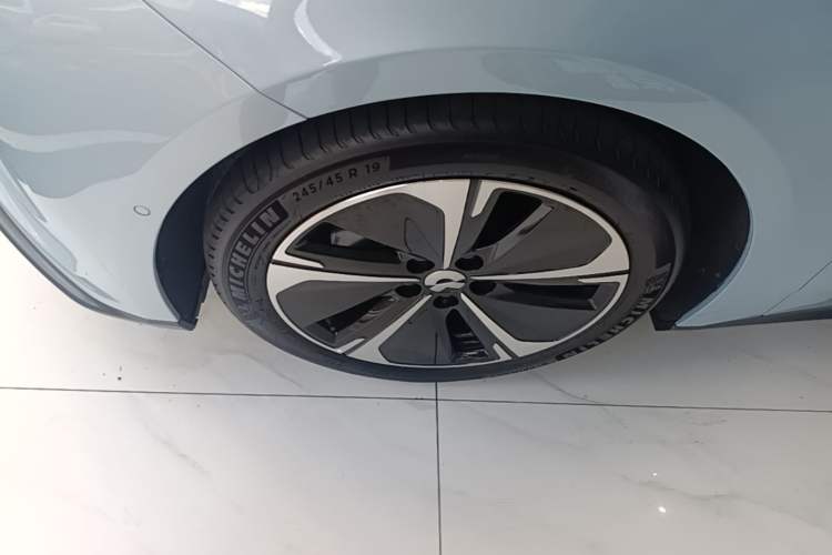 Used Nio ET5T 2025 75 kWh Touring Left Front Wheel Hub