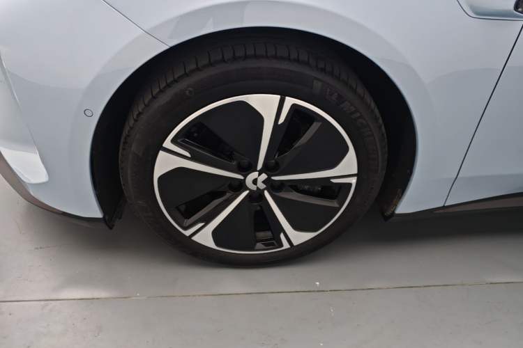 Used Nio ET5T 2025 75 kWh Touring Left Front Wheel Hub