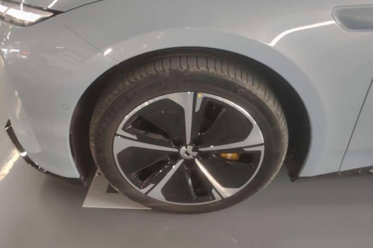 Used Nio ET5T 2025 75 kWh Touring Left Front Wheel Hub