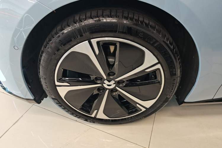Used Nio ET5T 2025 75 kWh Touring Left Front Wheel Hub