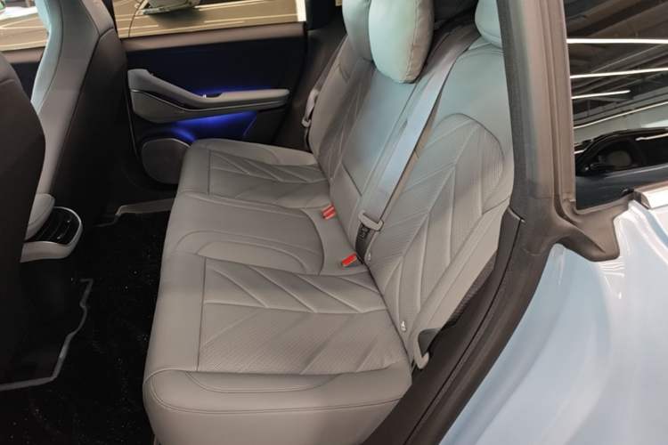 Used Nio ET5T 2025 75 kWh Touring Left Rear Seat