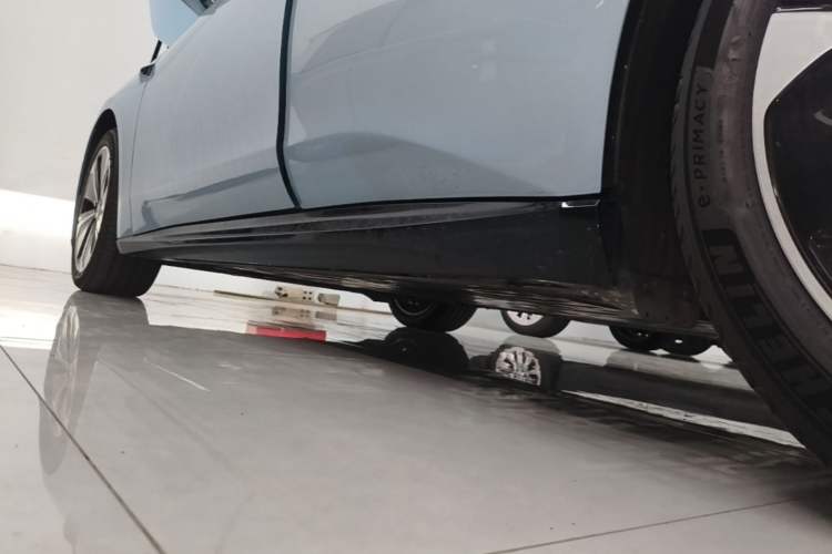Used Nio ET5T 2025 75 kWh Touring Left Side Sill