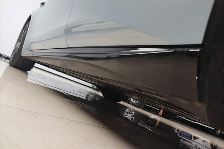 Used Nio ET5T 2025 75 kWh Touring Left Side Sill