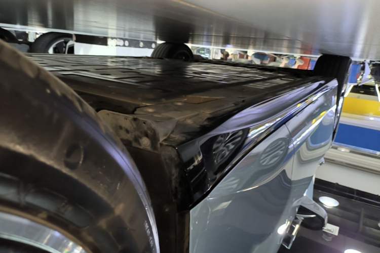Used Nio ET5T 2025 75 kWh Touring Left Side Sill