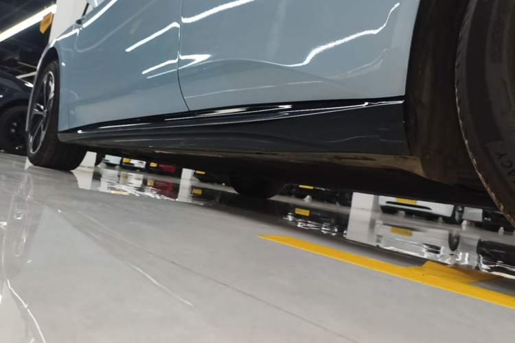Used Nio ET5T 2025 75 kWh Touring Left Side Sill