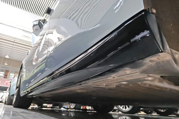 Used Nio ET5T 2025 75 kWh Touring Left Side Sill