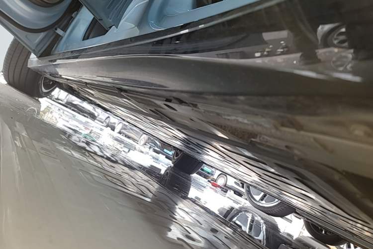 Used Nio ET5T 2025 75 kWh Touring Left Side Sill