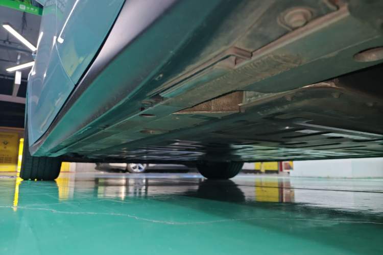 Used Nio ET5T 2025 75 kWh Touring Left Side Sill