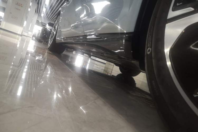 Used Nio ET5T 2025 75 kWh Touring Left Side Sill