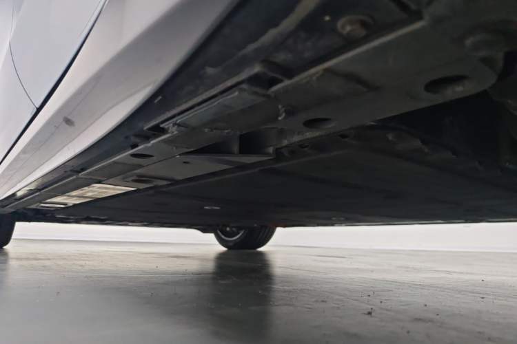 Used Nio ET5T 2025 75 kWh Touring Left Side Sill