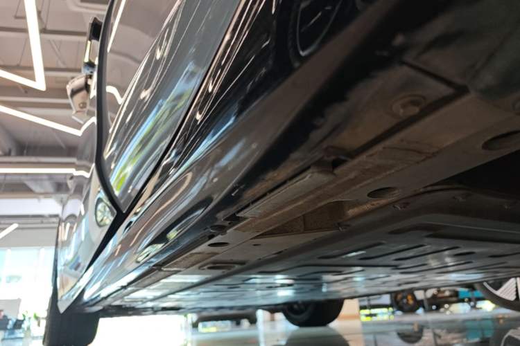 Used Nio ET5T 2025 75 kWh Touring Left Side Sill